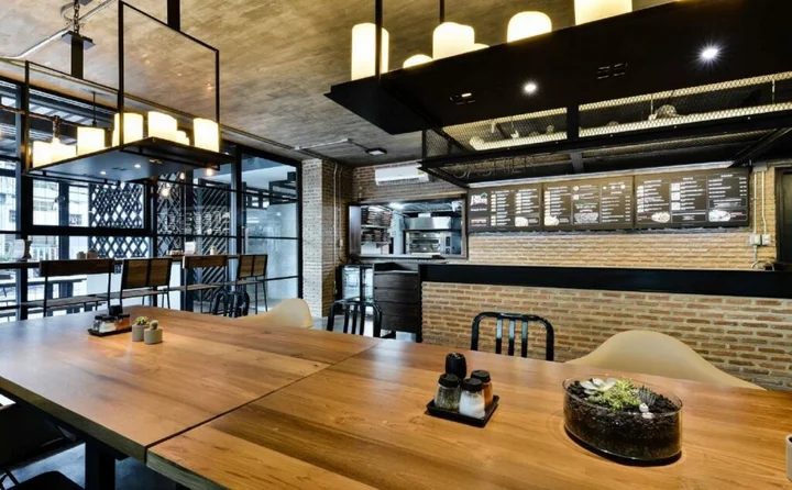 Бангкок: De Botan Srinakarin Hotel & Residence