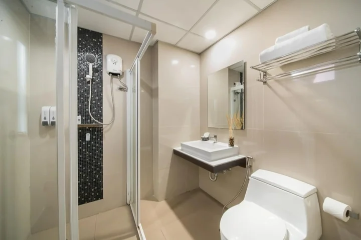 Бангкок: De Botan Srinakarin Hotel & Residence