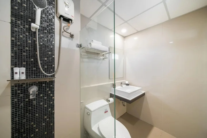 Бангкок: De Botan Srinakarin Hotel & Residence