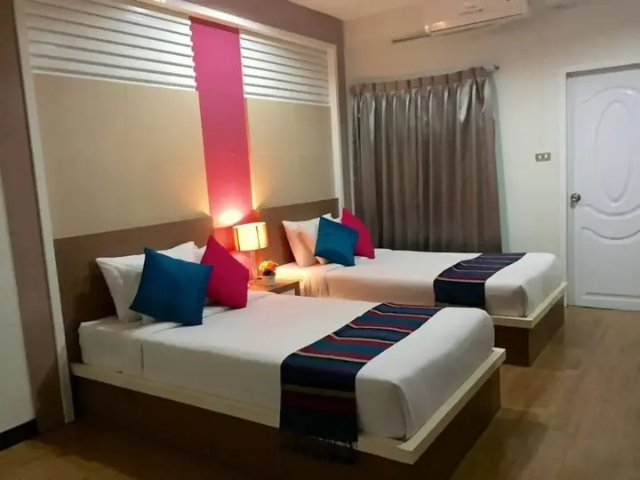 Кхонкэн: Charoenchit House
