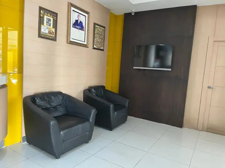 Кхонкэн: Charoenchit House
