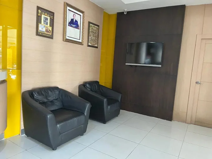 Кхонкэн: Charoenchit House