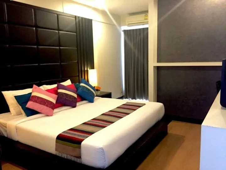 Кхонкэн: Charoenchit House