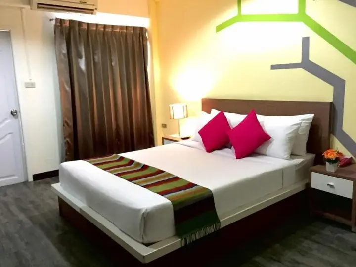 Кхонкэн: Charoenchit House