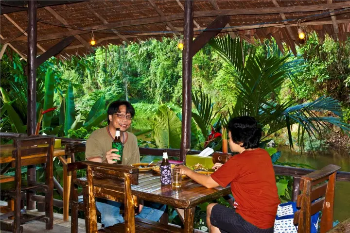 Фаном: Khao Sok Riverside Cottage