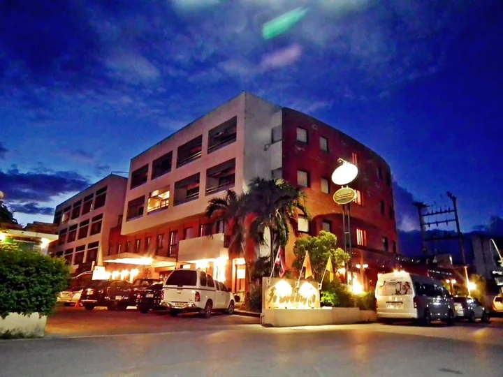 Лампанг: Pin Hotel