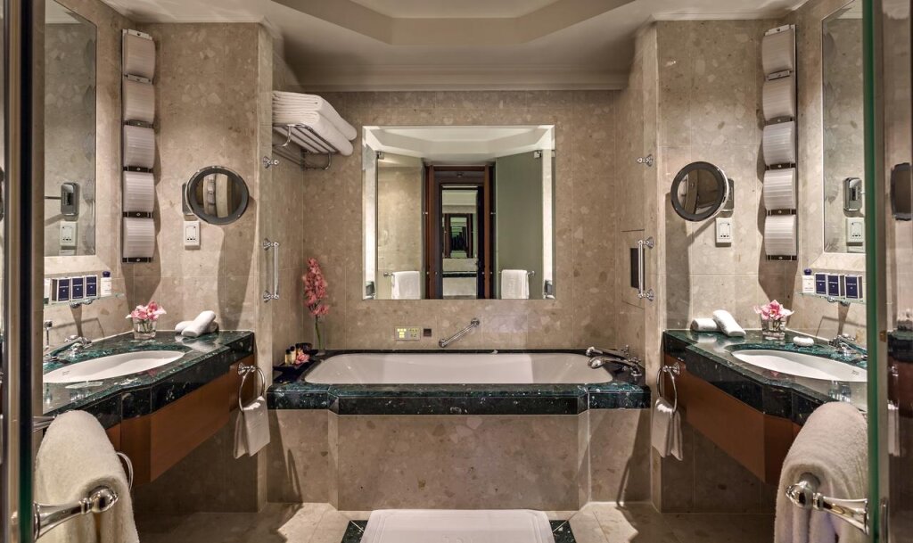 Бангкок: The Peninsula Bangkok