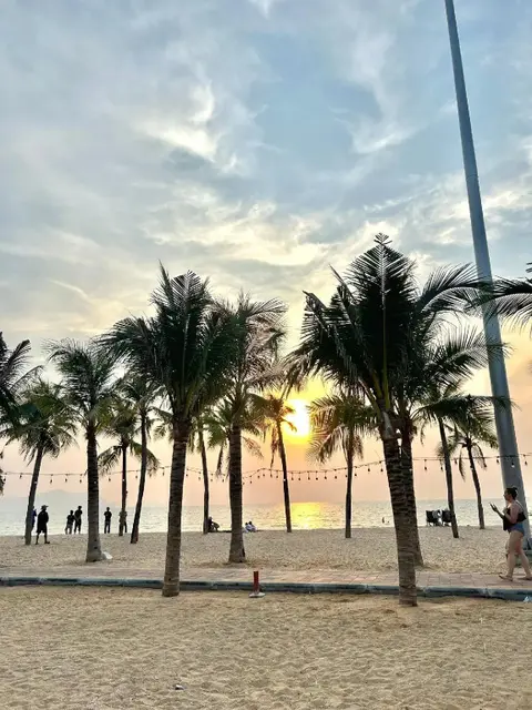 На Чом Тхиан: See also Jomtien