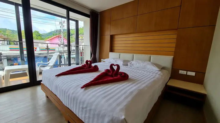 Муанг: Room Actually