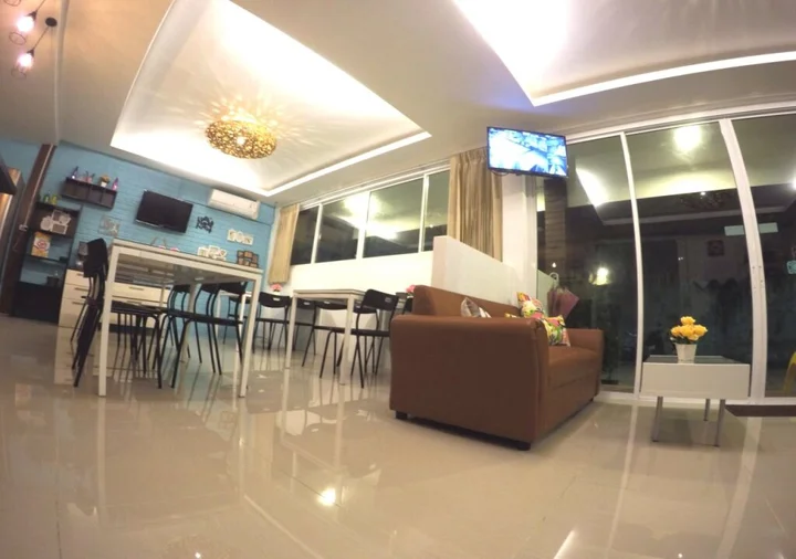 Кату: At We Patong hostel