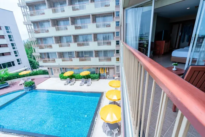 Чаам: Long Beach Cha-Am Hotel