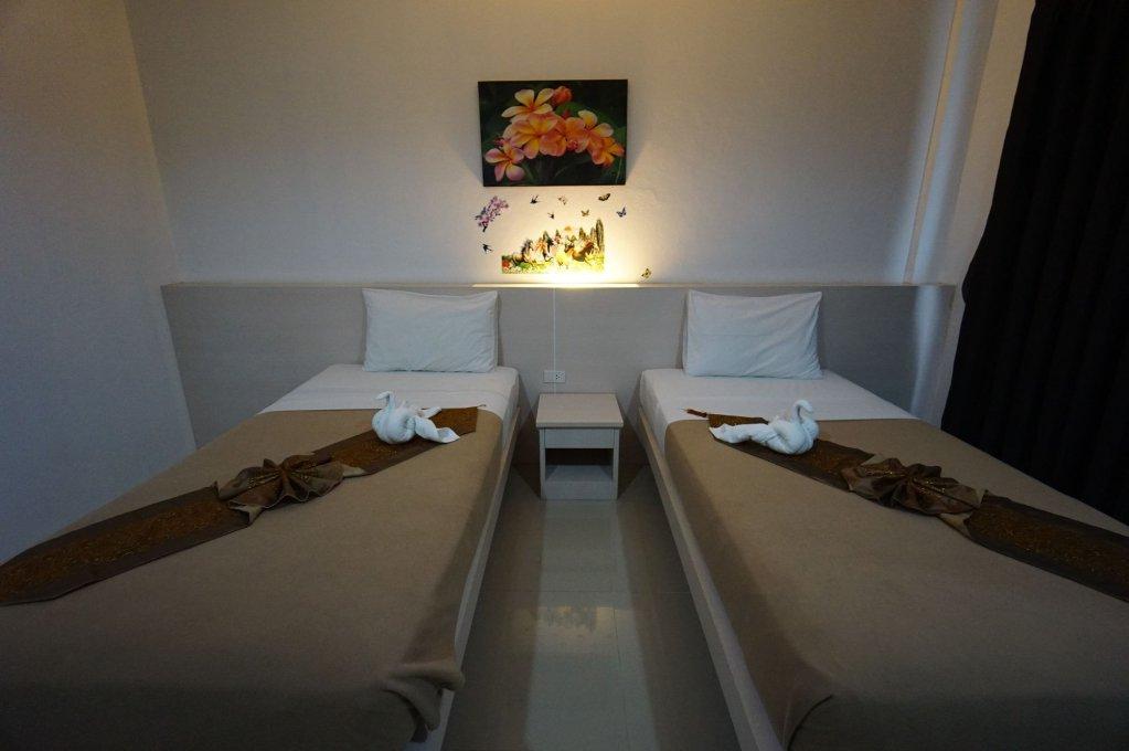 Муанг: Phuthara Hostel