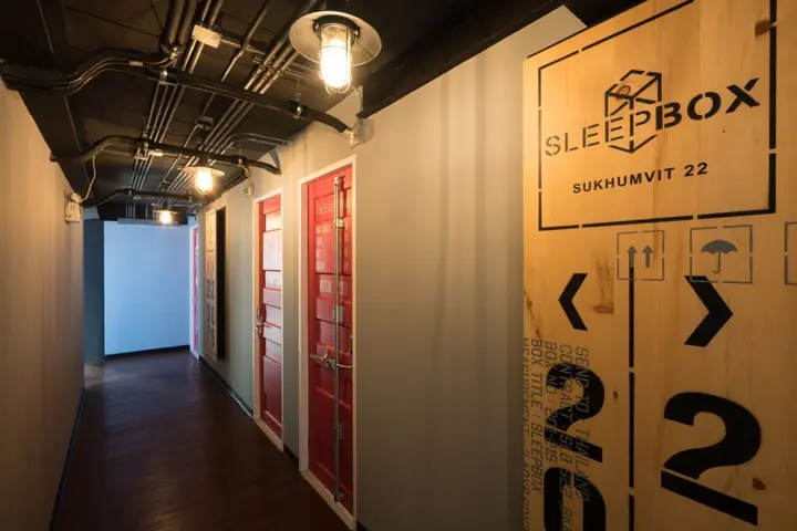 Бангкок: Sleep Box Sukhumvit 22