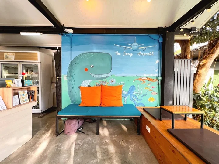 Тхаланг: The Snug Airportel