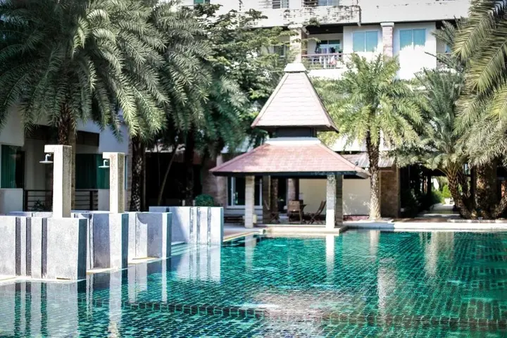Сирача: Karabuning Resort and Residence