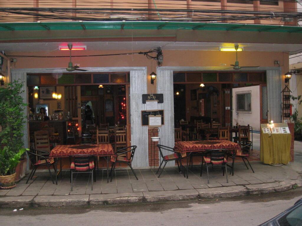 Бангкок: Baan Glang Soi