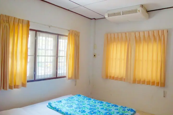 Ко Сичанг: Sichang Shine Khao Resort