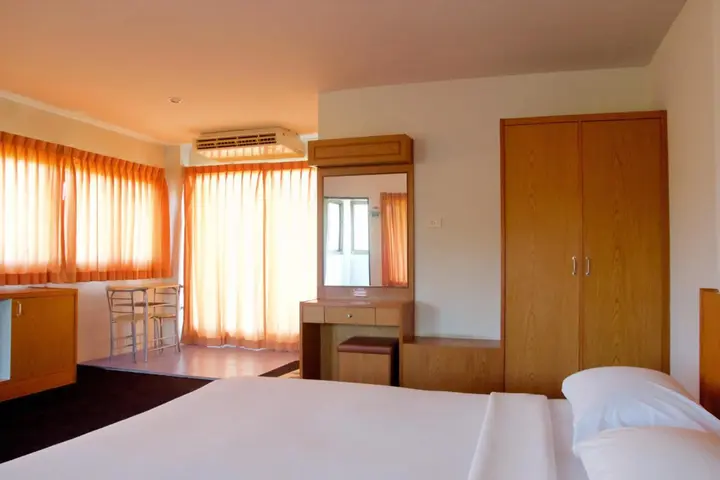 Ко Сичанг: Sichang Shine Khao Resort