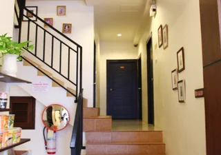 Муанг: Lub Sbuy Hostel
