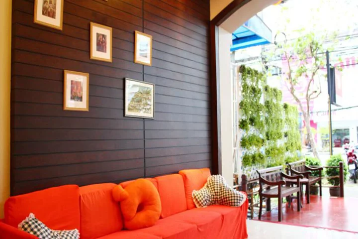 Муанг: Lub Sbuy Hostel
