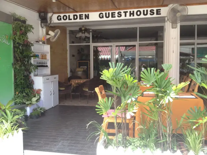 Чаам: Golden Guesthouse
