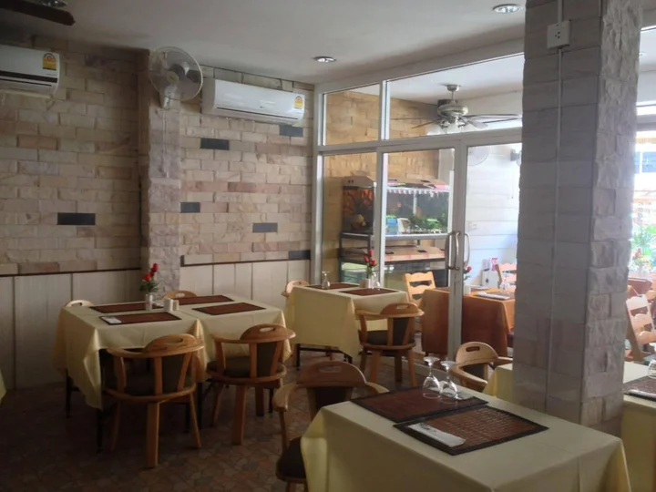 Чаам: Golden Guesthouse