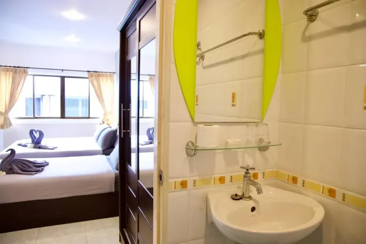 Чаам: Golden Guesthouse