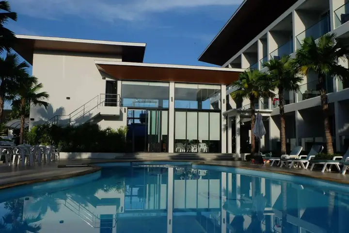 Камала Бич: Clear House Resort