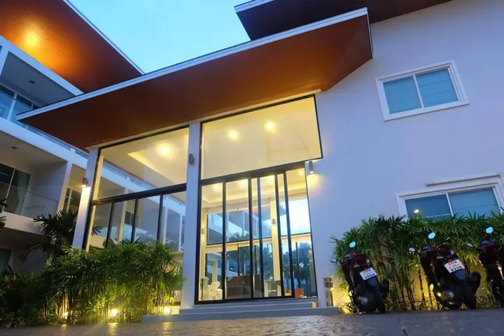 Камала Бич: Clear House Resort