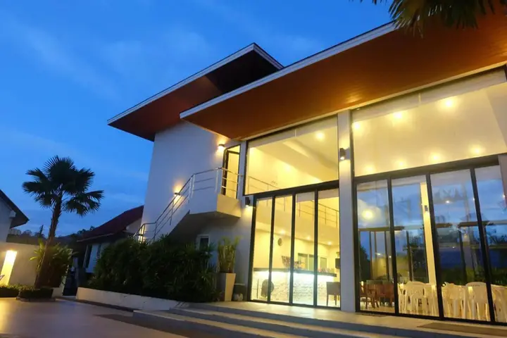 Камала Бич: Clear House Resort