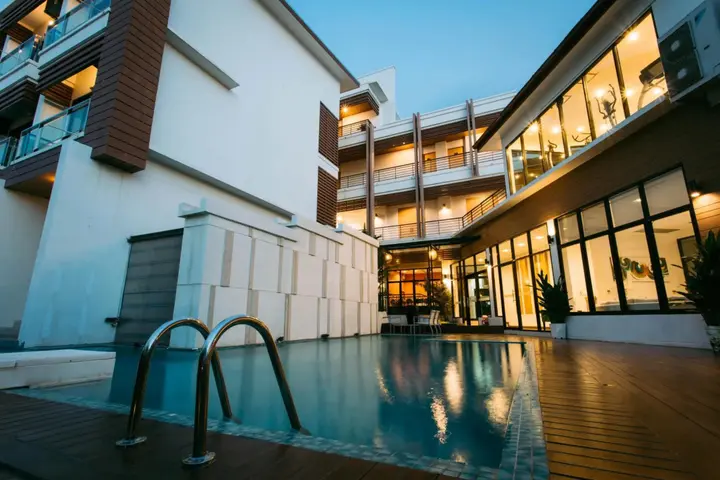 Бури Рам: Mamaison Hotel