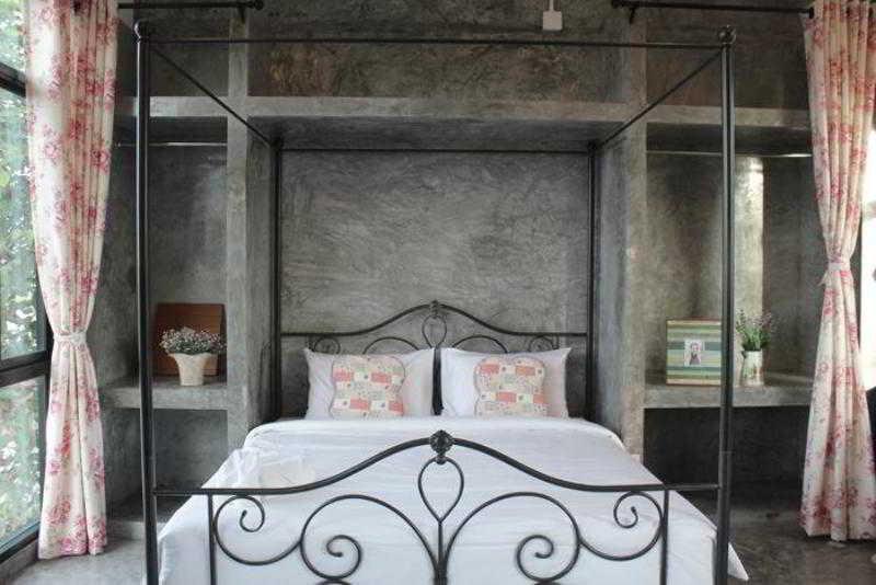 Тхаланг: Be My Guest Hip Hotel