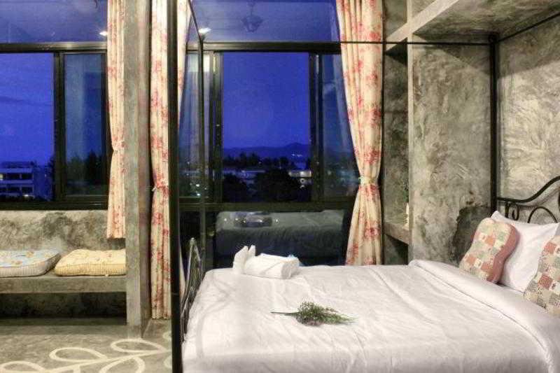 Тхаланг: Be My Guest Hip Hotel