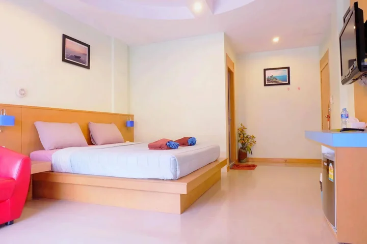 Пхукет: Patong Eyes Hotel