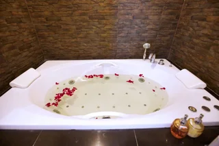 Пхукет: Patong Eyes Hotel