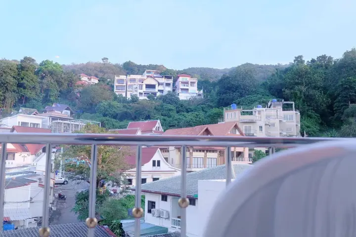 Пхукет: Patong Eyes Hotel