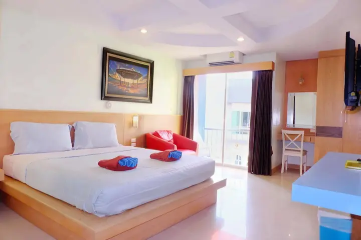 Пхукет: Patong Eyes Hotel