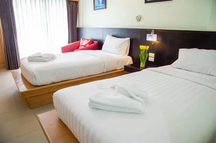 Пхукет: Patong Eyes Hotel