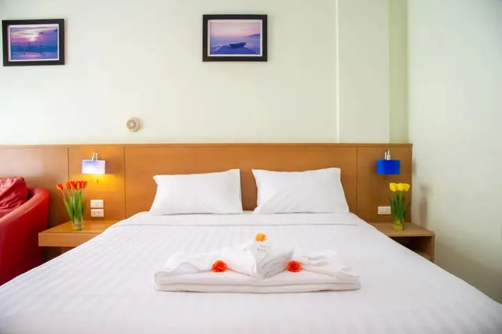 Пхукет: Patong Eyes Hotel