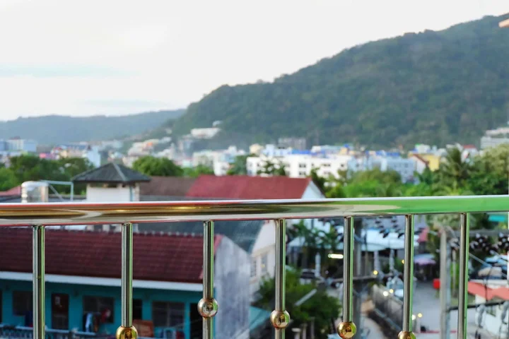 Пхукет: Patong Eyes Hotel