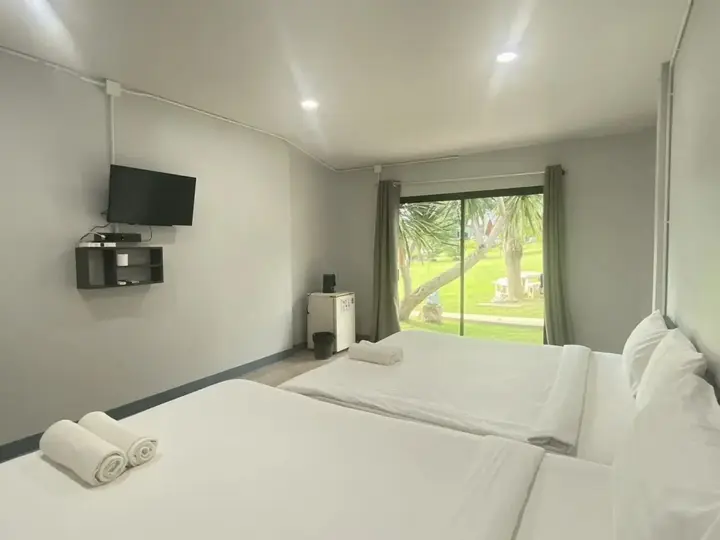 Сай Йок: Riverside Hill Resort & Restaurant
