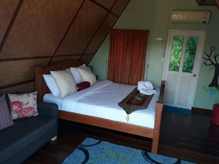 Сай Йок: Riverside Hill Resort & Restaurant