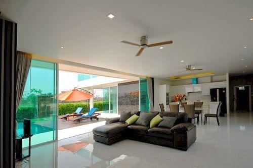 Банг Пхли: Aria Lake and Golf Villa