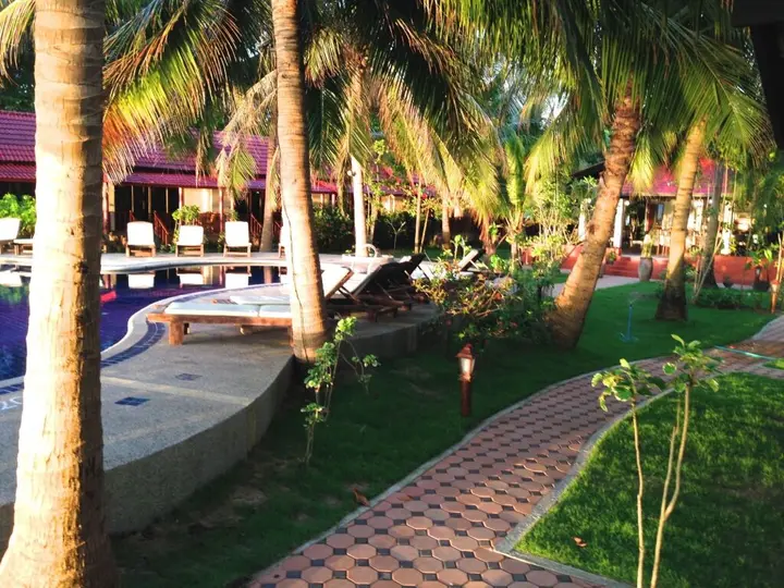 Ланта: Noble House Beach Resort