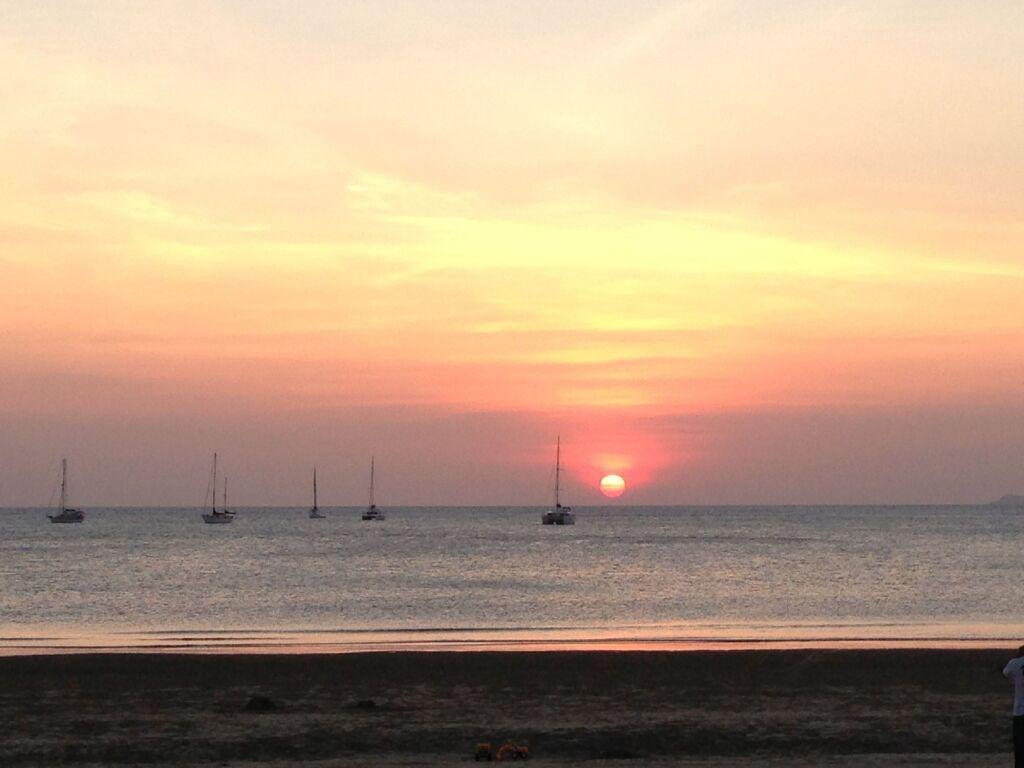 Ланта: Noble House Beach Resort