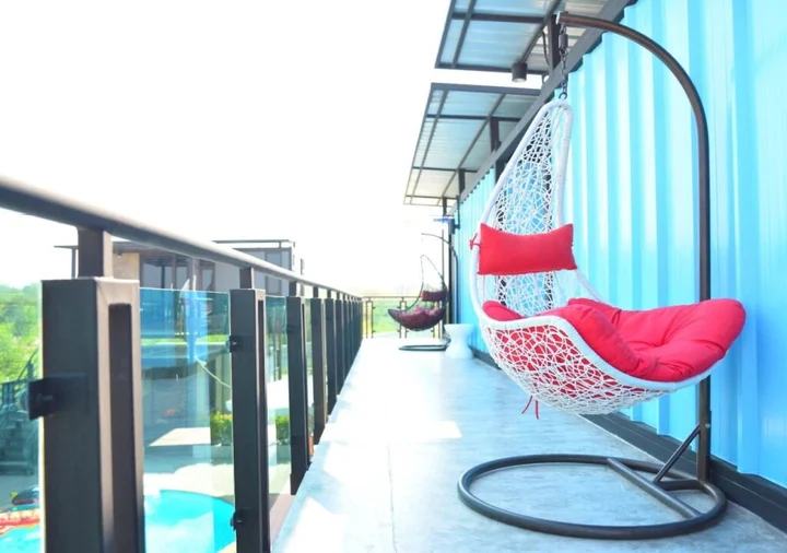 Чаам: Blue Container Pool Villa