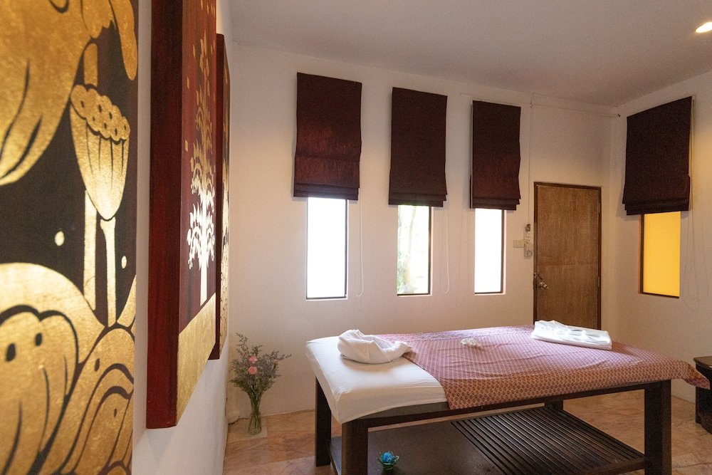 Муанг: Ao Chalong Villa Resort & Spa