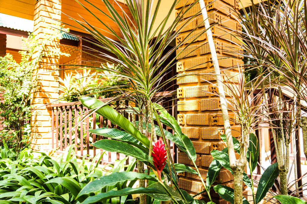 Тхаланг: Tanamas House