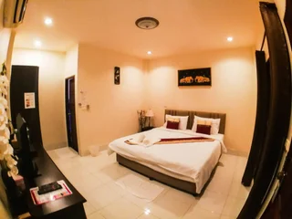 Тхаланг: Tanamas House
