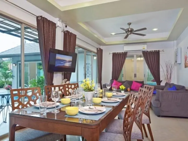 Тхаланг: Villa Naiyang